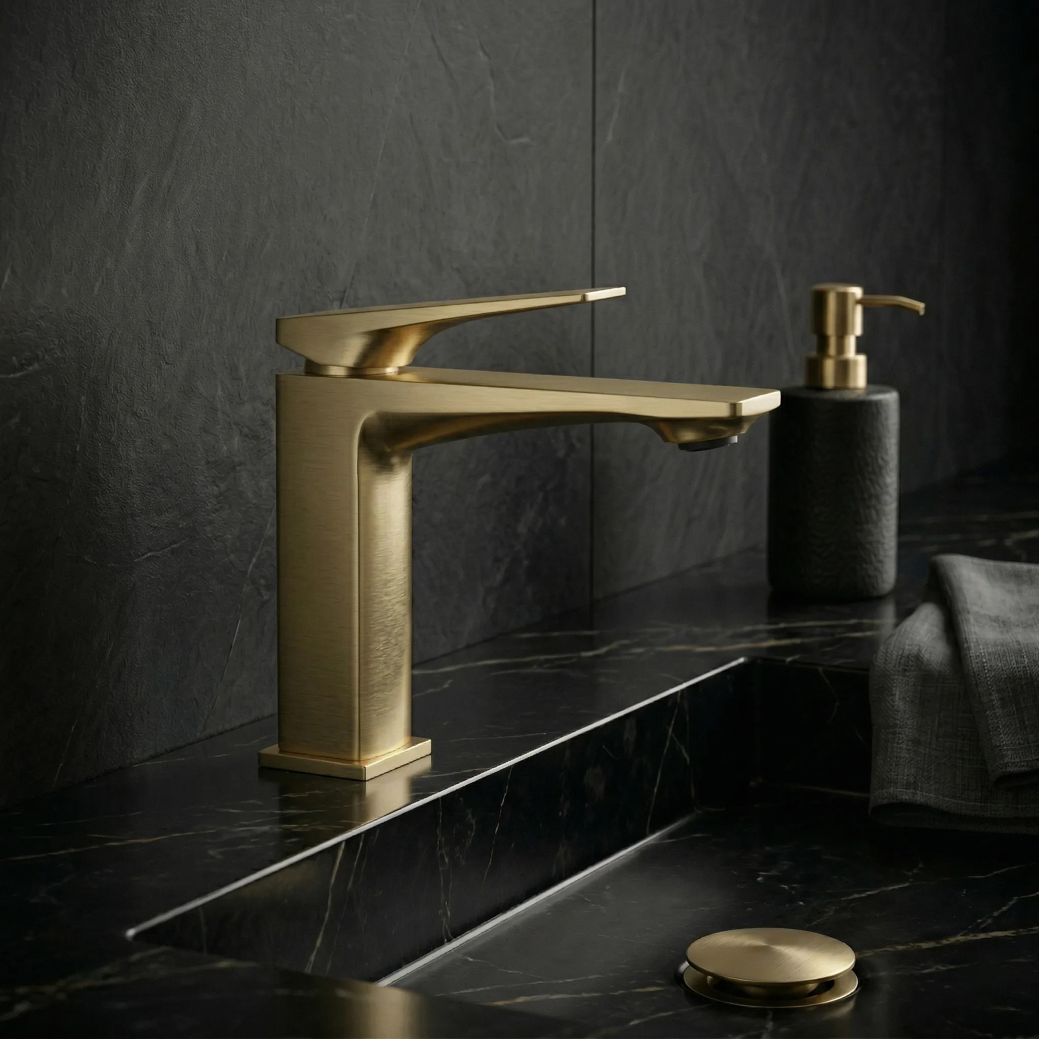 REA Premium håndvaskarmatur Prime Lav Børstet guld, 11x4,2x15cm