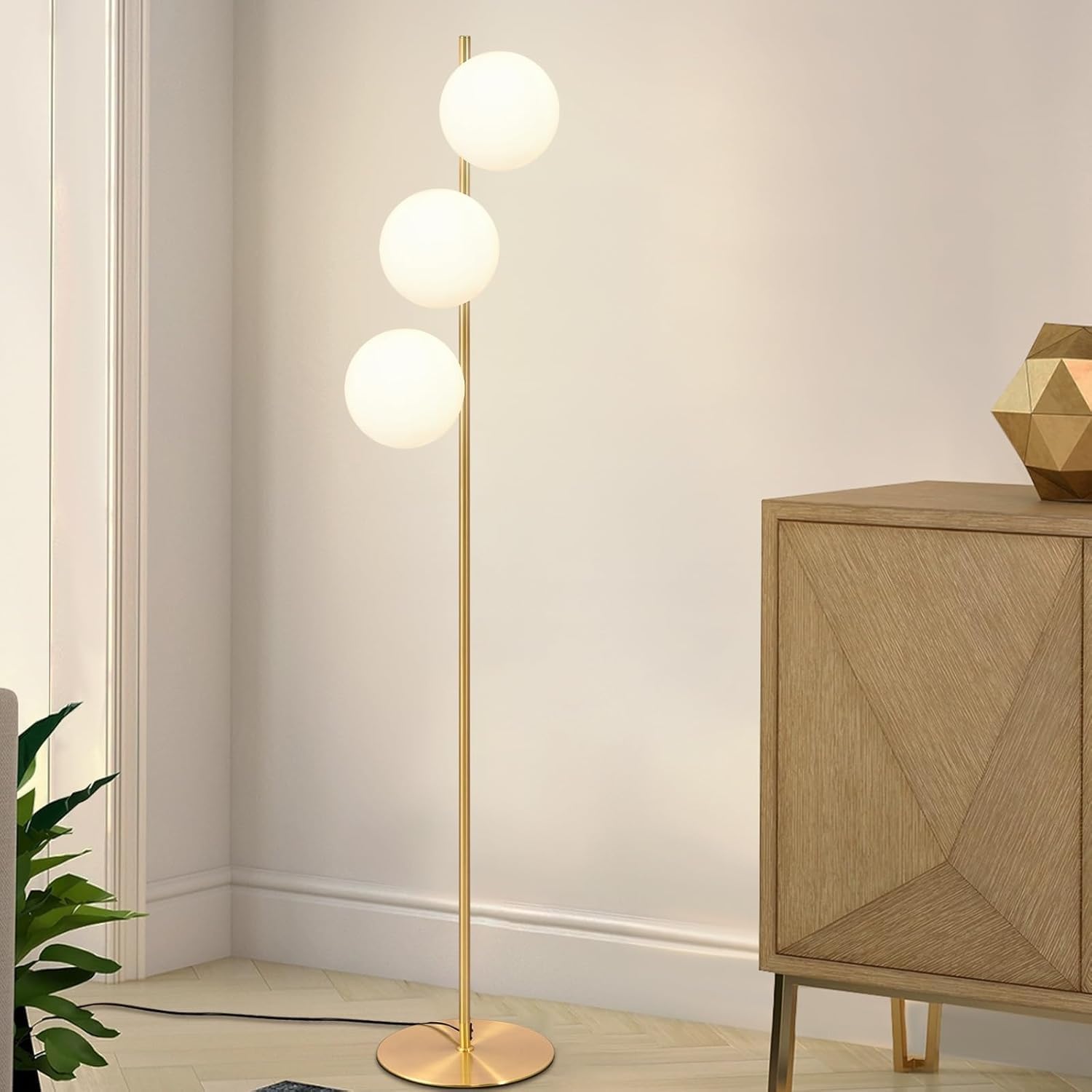 NETTLIFE Moderne gulvlampe - industrilampe med 3 flammer, E27, afbryder i foden, guld og hvidt metalglas