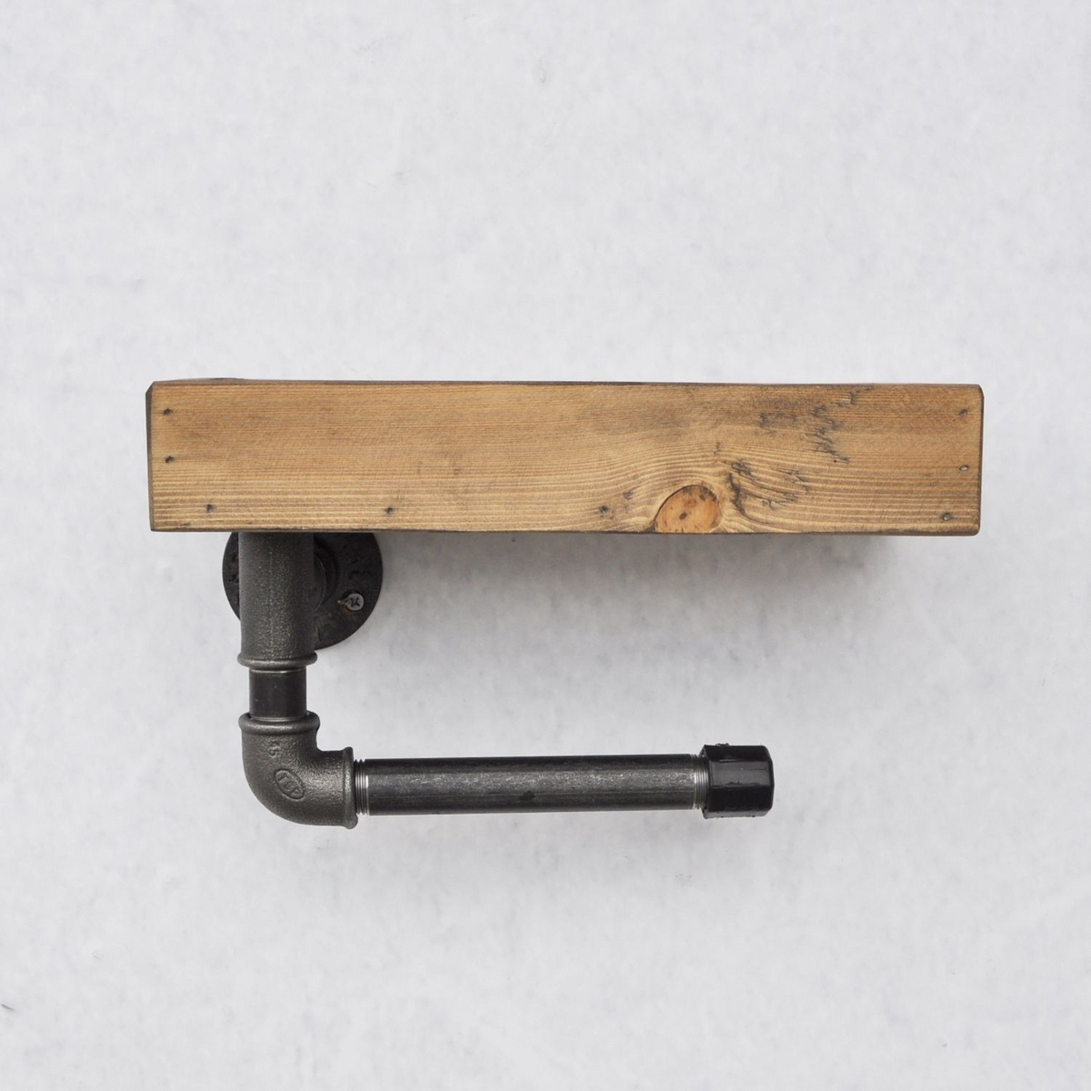 Norda Design håndlavet industriel rørhylde, 28x16x14 cm, valnød og sort, 100% grantræ og metal, vægmonteret