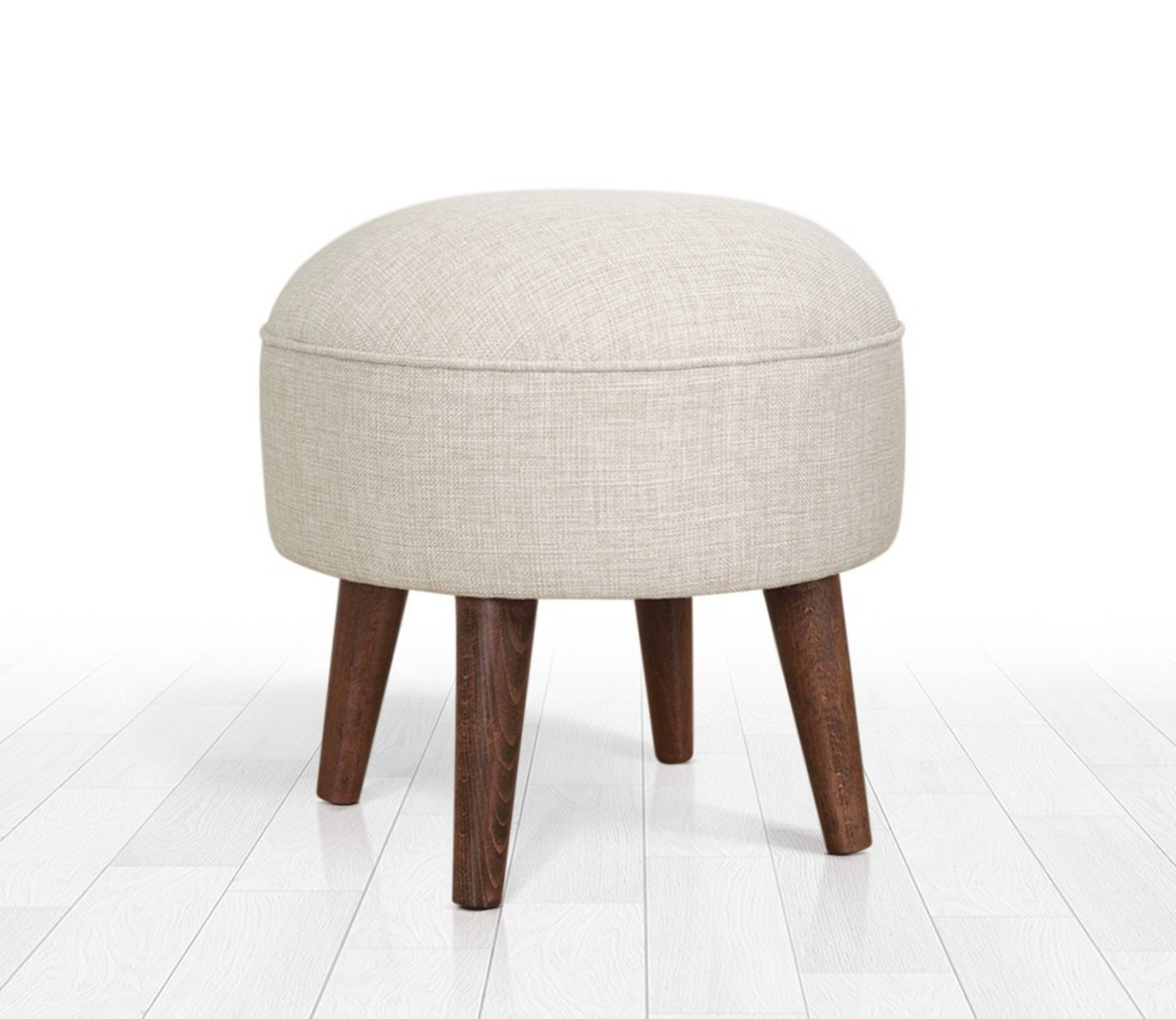 Norda Design Elegant cremefarvet puf med træben, 43 cm højde, 50% bomuld/50% velour, ortopædisk skum | skandinavisk design