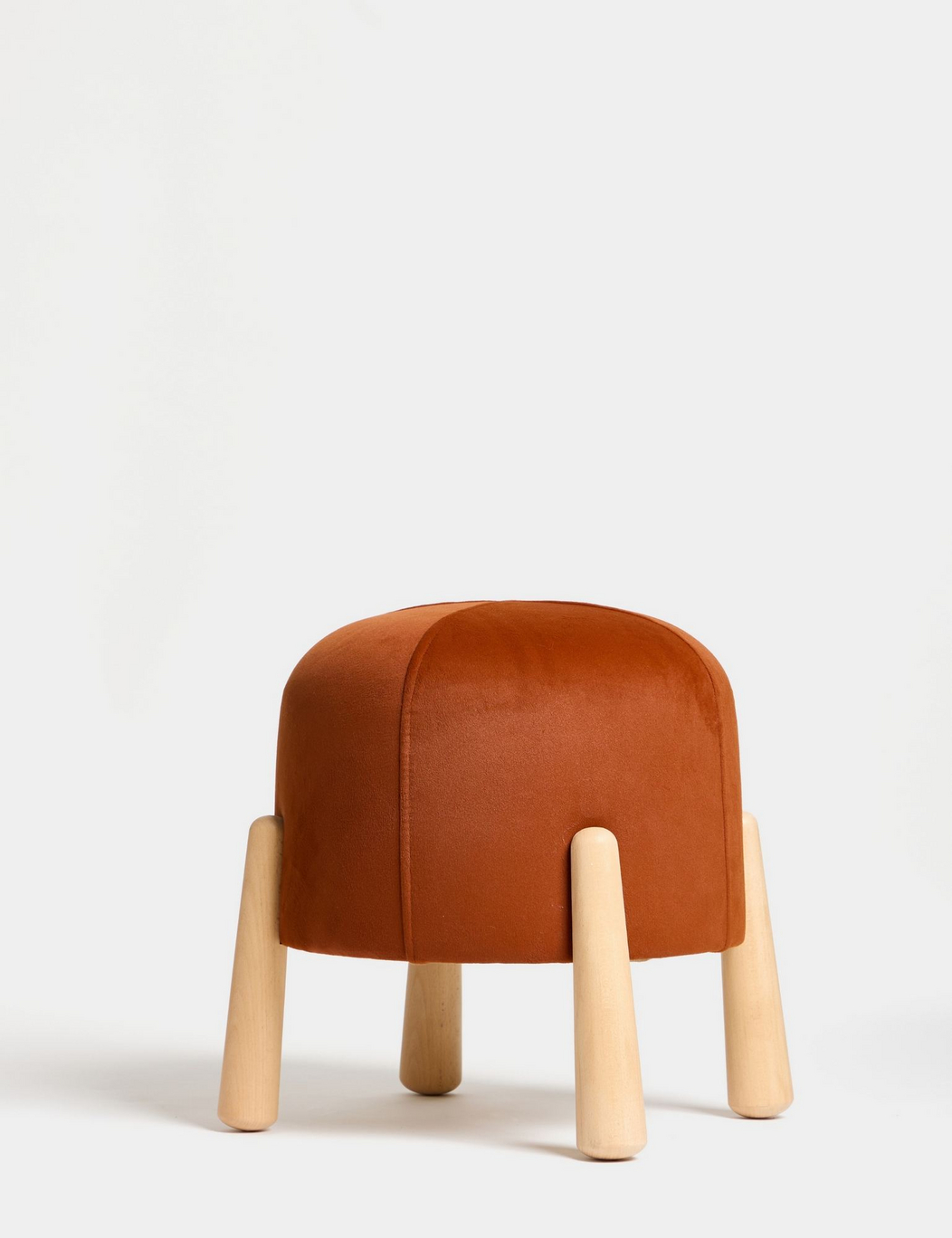 Norda Design Elegant velour puf, 40 cm, ramme i bøgetræ, orange og Natural | stilfuld accent til boligindretning